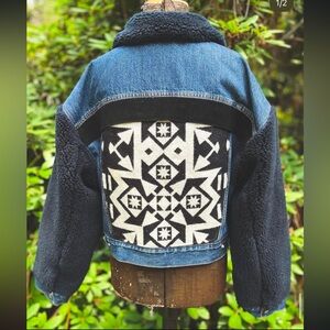 Levi's black sherpa Pendleton panel jacket